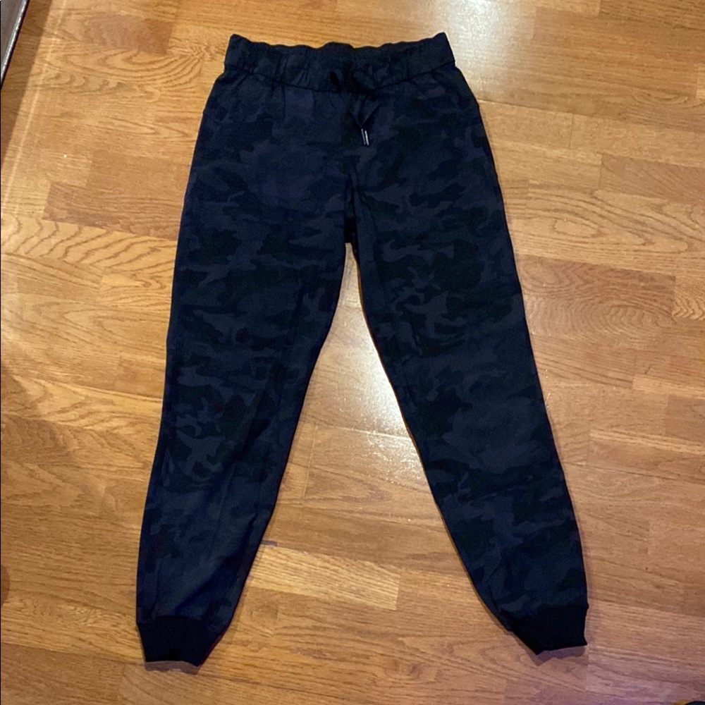 Lululemon Black Camouflage Ready to Rulu Joggers Size 4